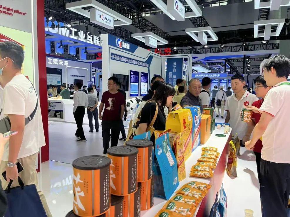 当“咸味”撕开增长缺口，谁在重新定义年轻人的面包？ -爱游戏APP体育官网